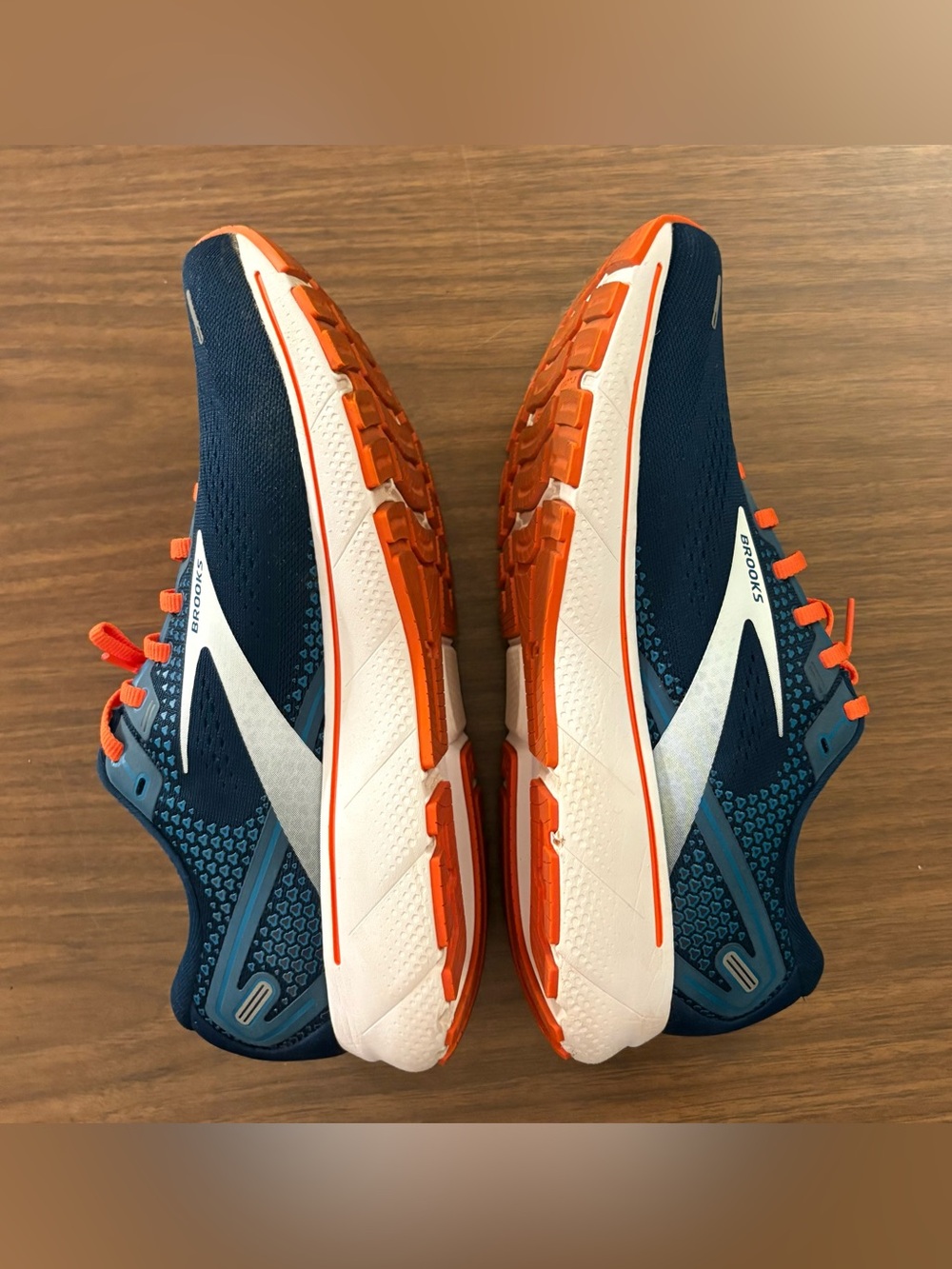 Less than 20 miles! Men’s Brooks Ghost 14 in titan blue & orange. Size 11.5 - Picture 4 of 6